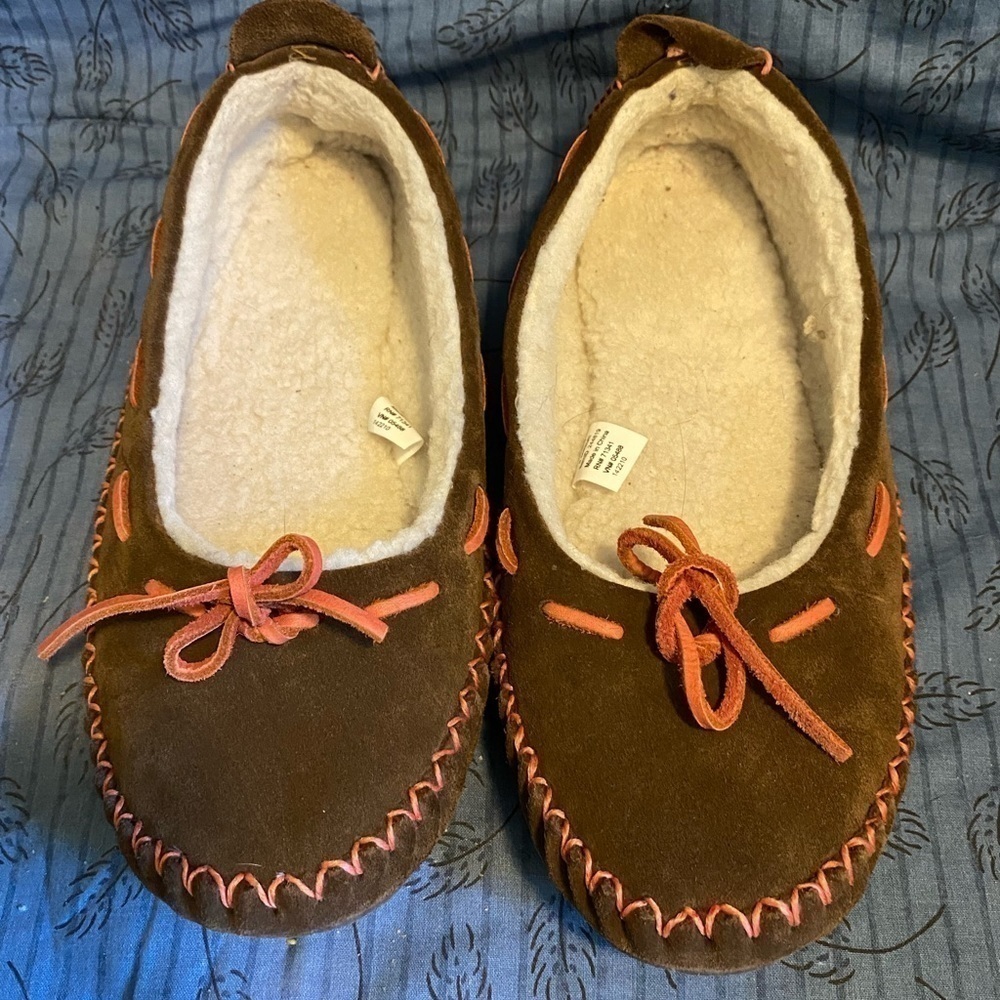 LL Bean moccasin style suede slippers with faux shearling lining 8
